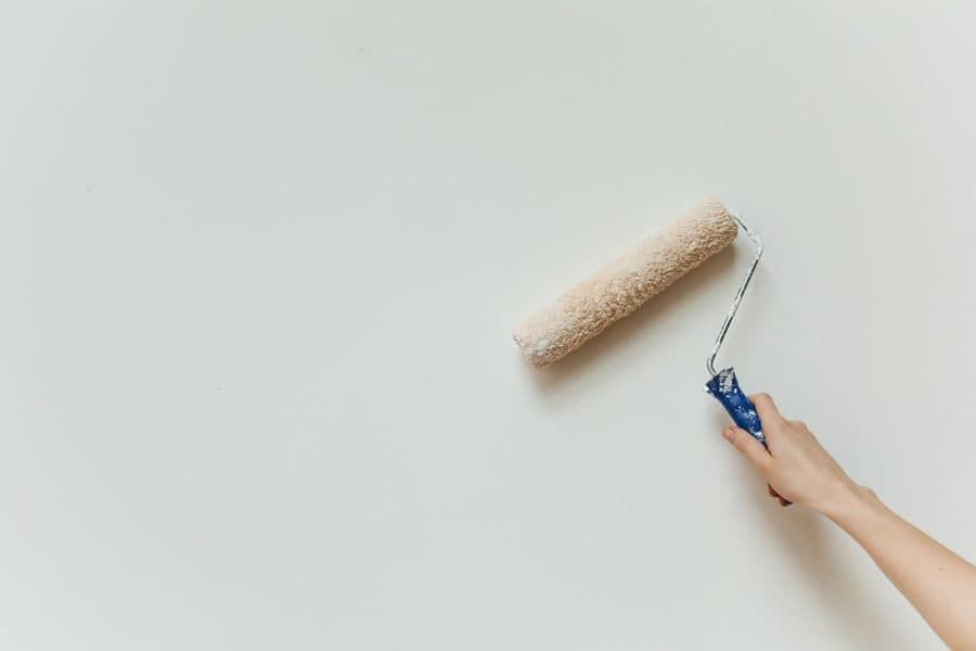 Application de peinture anti-humidité au rouleau